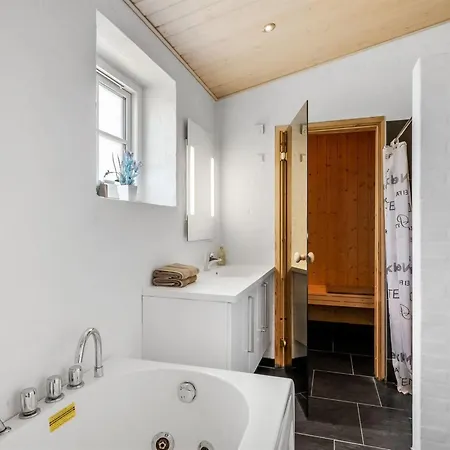 Дом отдыха Merit - 3-2km From The Sea By Interhome *